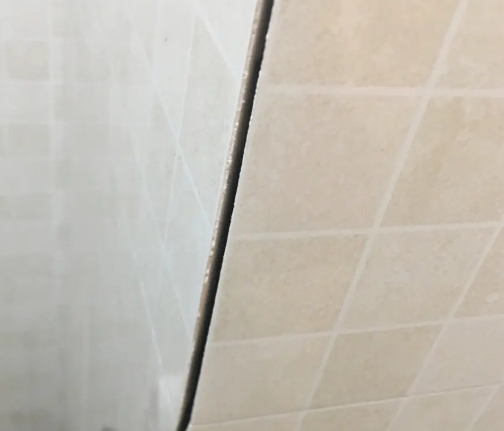 伽师瓷砖空鼓维修公司分享阳台瓷砖脱落的修复过程可以分为以下几个步骤